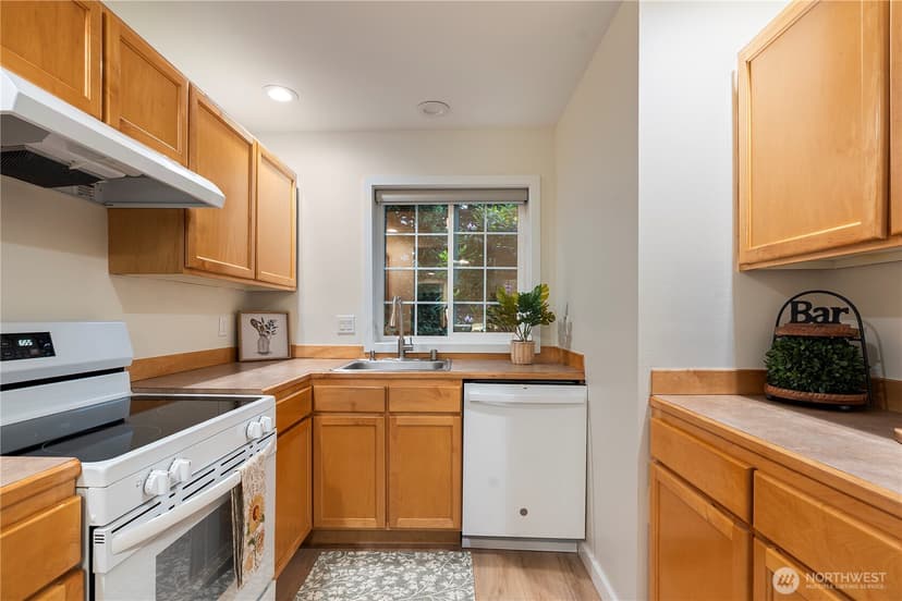 Property photo for 11706 Admiralty Way #B, Everett photo 12