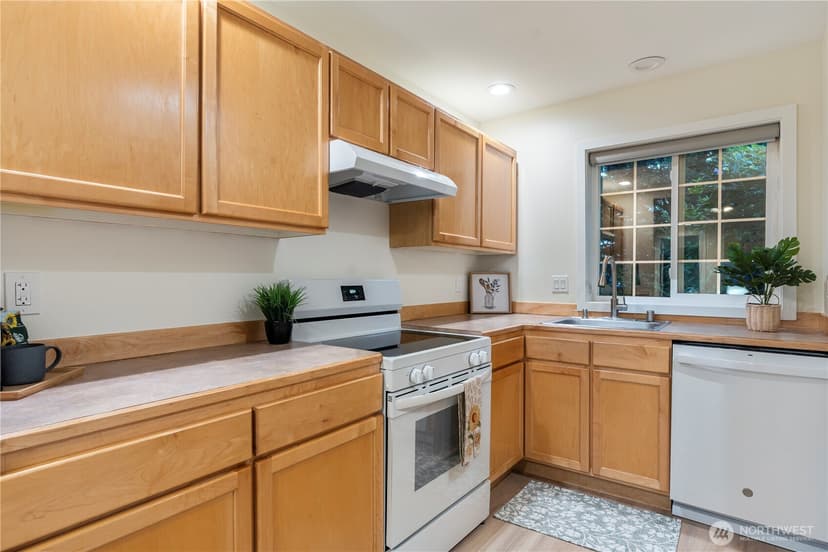 Property photo for 11706 Admiralty Way #B, Everett photo 11