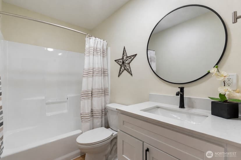 Property photo for 11706 Admiralty Way #B, Everett photo 25