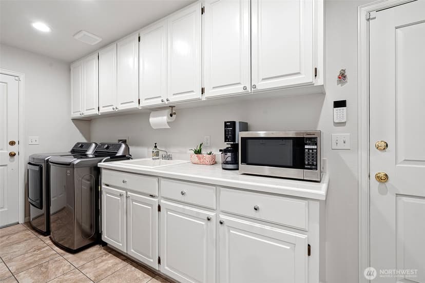 Property photo for 11303 Tower Road SW, Lakewood photo 15
