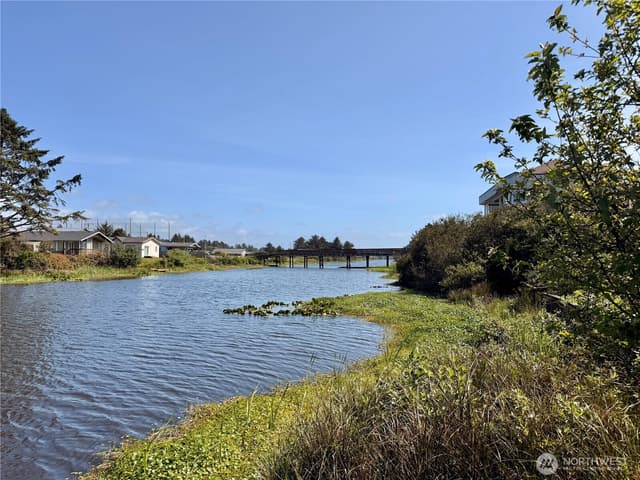 Property photo for 552 Point Brown Avenue NE, Ocean Shores photo 5