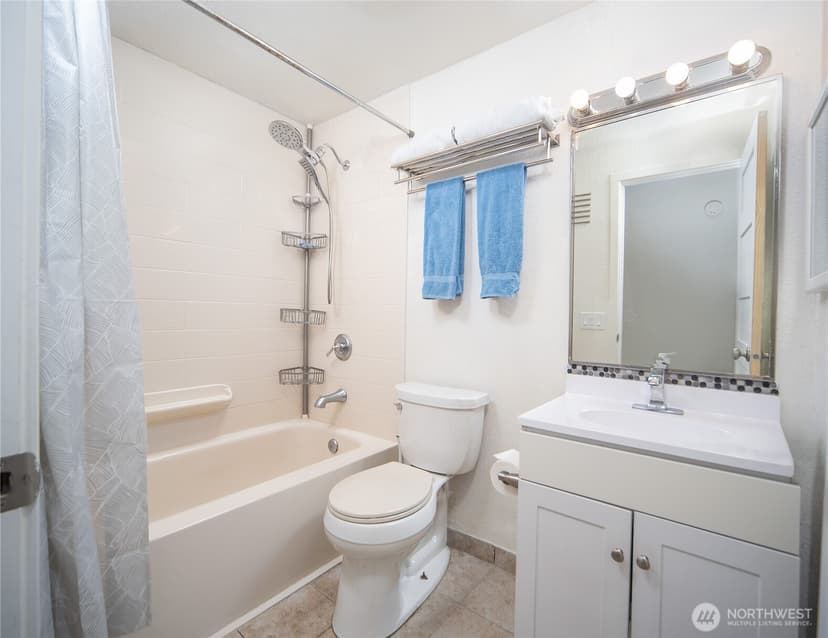 Property photo for 16817 Larch Way #D206, Lynnwood photo 9