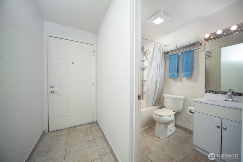 Property photo for 16817 Larch Way #D206, Lynnwood photo 8