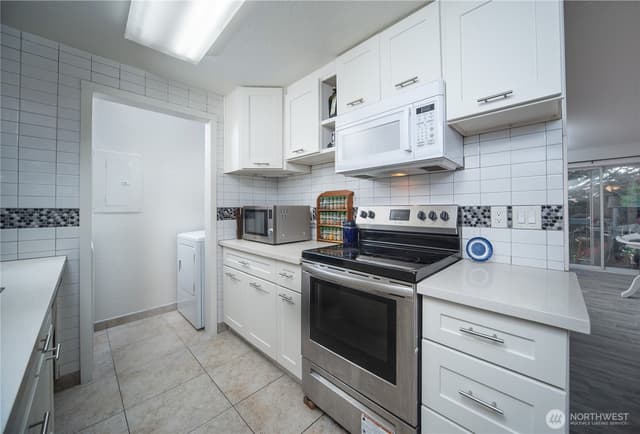 Property photo for 16817 Larch Way #D206, Lynnwood photo 4