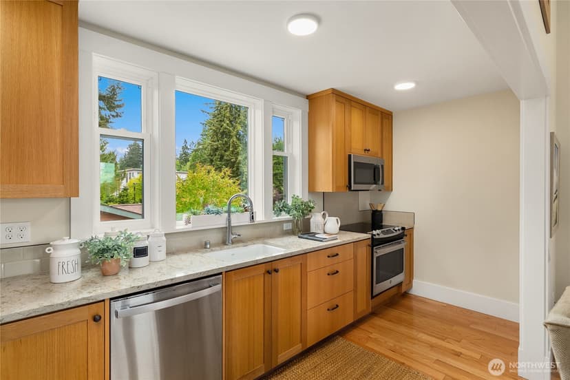 Property photo for 565 Ericksen Avenue NE, Bainbridge Island photo 9