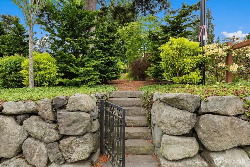 Property photo for 565 Ericksen Avenue NE, Bainbridge Island photo 15