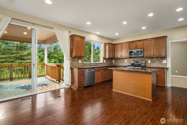 Property photo for 734 85th Drive SE, Lake Stevens photo 4