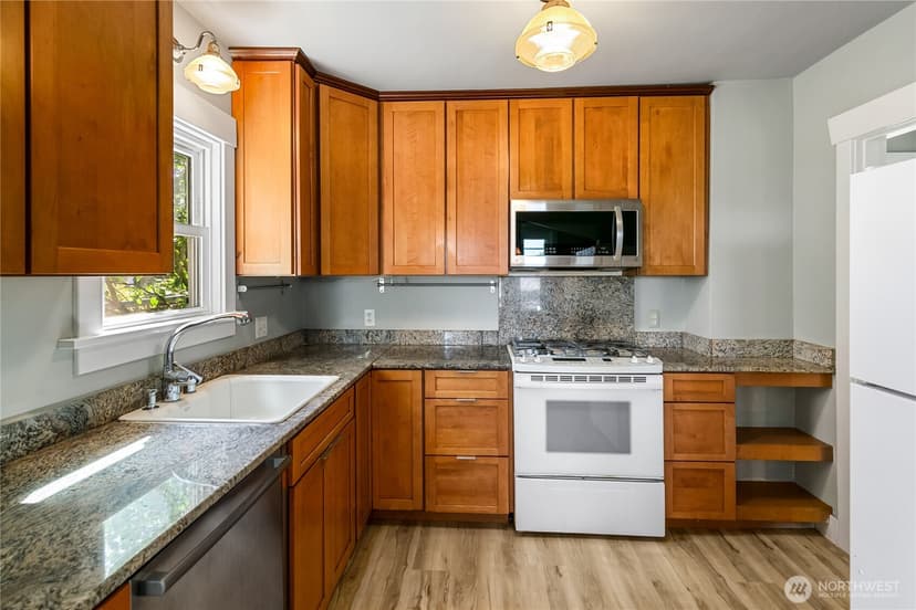 Property photo for 7146 35th Avenue SW, Seattle photo 5