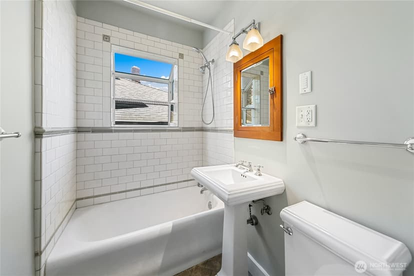 Property photo for 7146 35th Avenue SW, Seattle photo 8