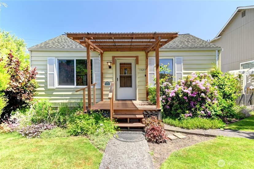 Property photo for 1327 Maple Street, Everett photo 2