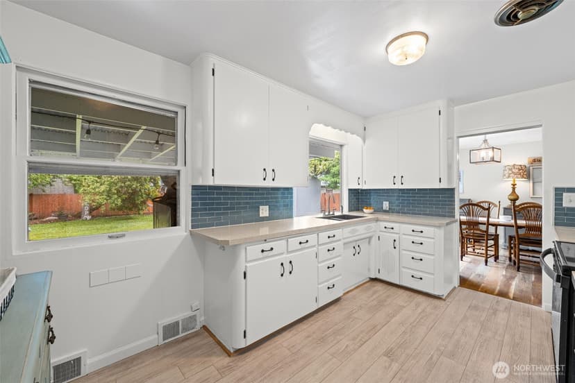 Property photo for 1609 W Pioneer Avenue, Puyallup photo 10