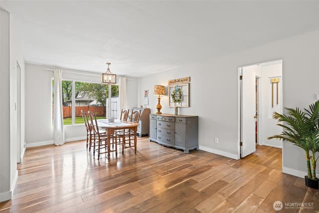 Property photo for 1609 W Pioneer Avenue, Puyallup photo 3
