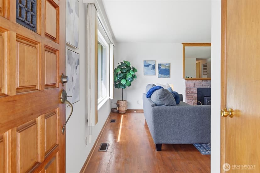 Property photo for 1118 SW 142nd Street, Burien photo 2