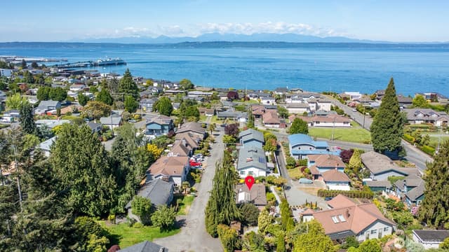 Property photo for 631 Giltner Lane, Edmonds photo 2