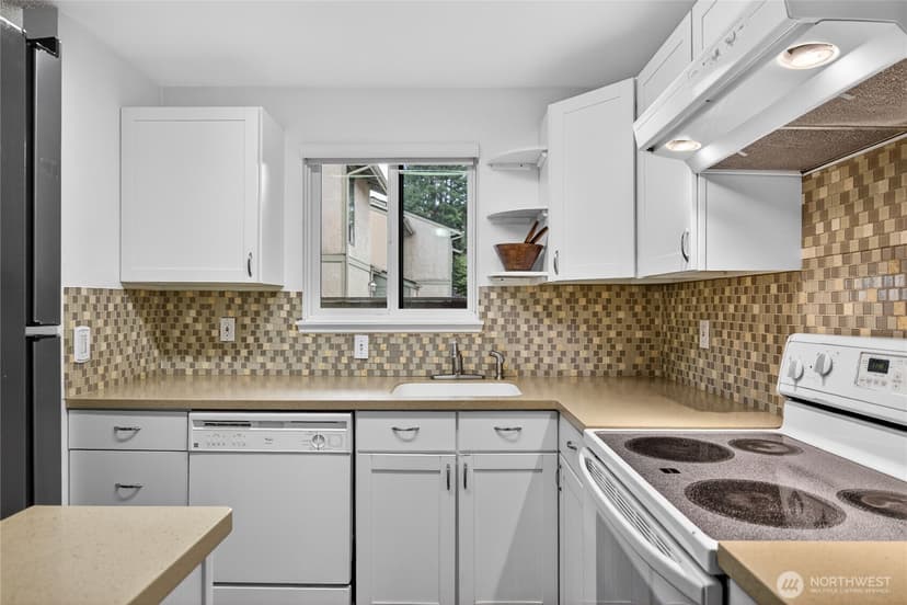 Property photo for 10037 NE 138th Place #D2, Kirkland photo 2