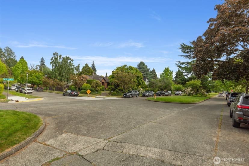 Property photo for 4335 NE 42nd Street, Seattle photo 2