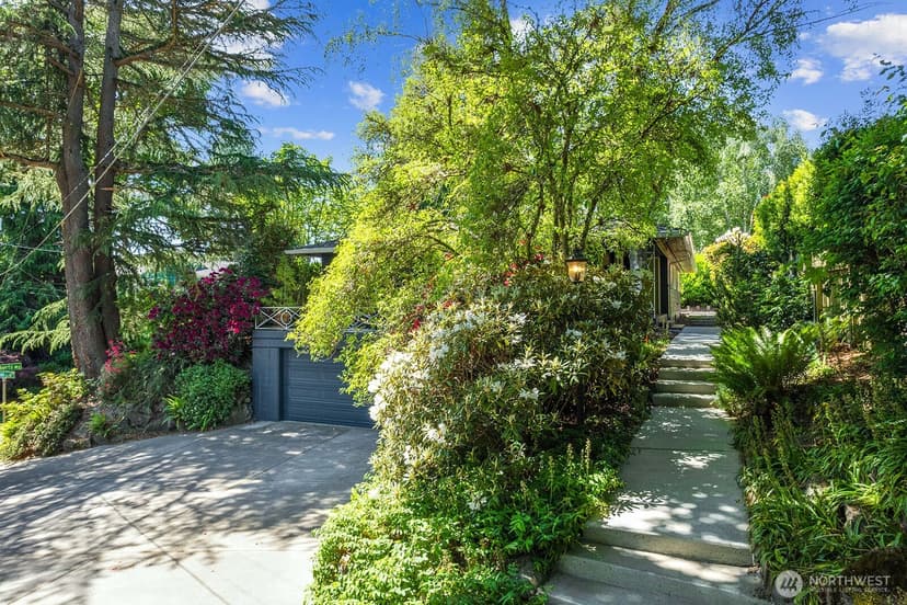 Property photo for 3651 Perkins Lane W, Seattle photo 2