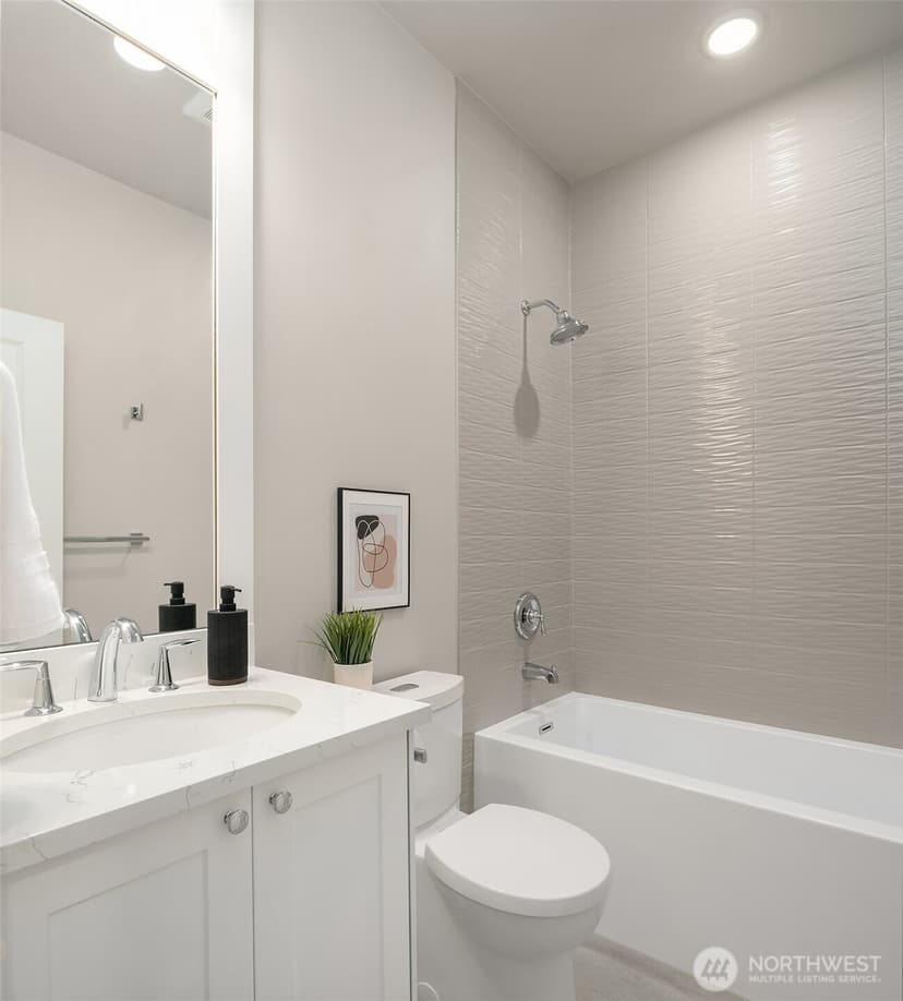 Property photo for 746 Broadway E, Seattle photo 25