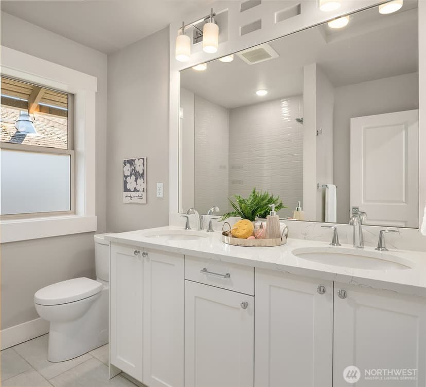 Property photo for 746 Broadway E, Seattle photo 32