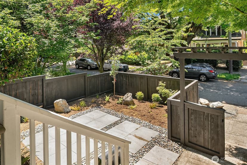 Property photo for 746 Broadway E, Seattle photo 38