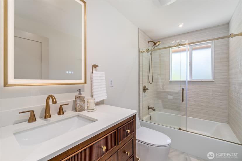 Property photo for 17202 3rd Avenue NW, Shoreline photo 21
