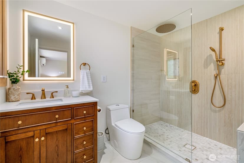 Property photo for 17202 3rd Avenue NW, Shoreline photo 17