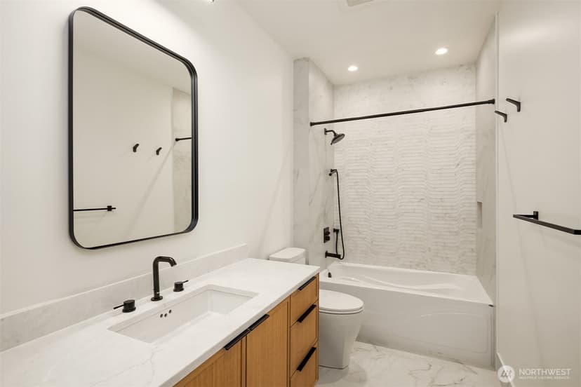 Property photo for 7611 NE 12th Street, Medina photo 37
