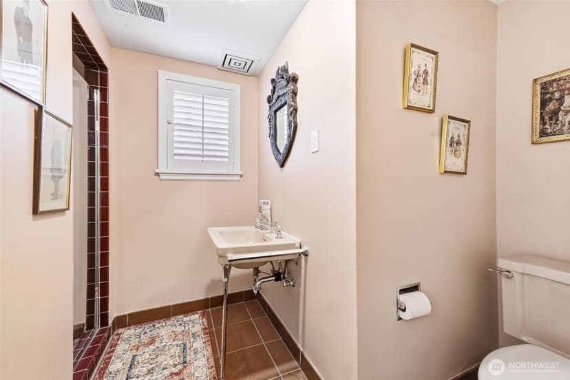 Property photo for 1637 Broadmoor Drive E, Seattle photo 23