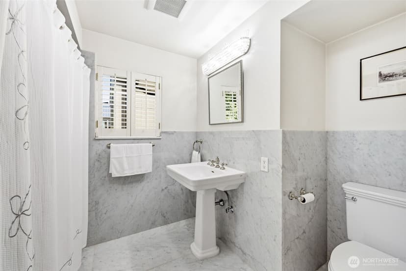 Property photo for 1637 Broadmoor Drive E, Seattle photo 16