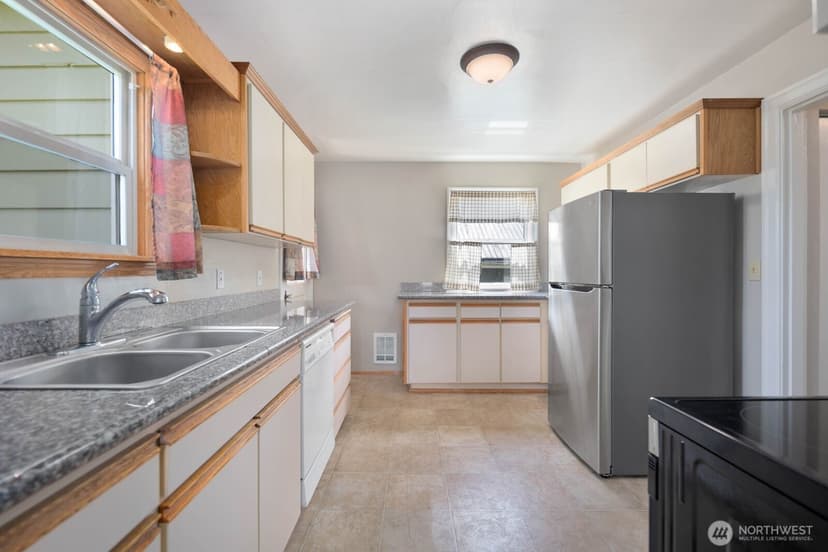 Property photo for 102 S 68th Street, Tacoma photo 14