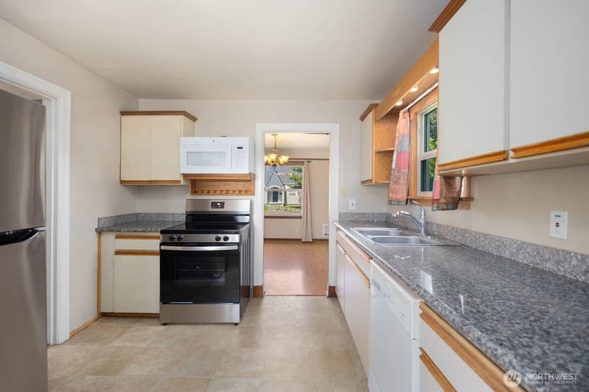 Property photo for 102 S 68th Street, Tacoma photo 12