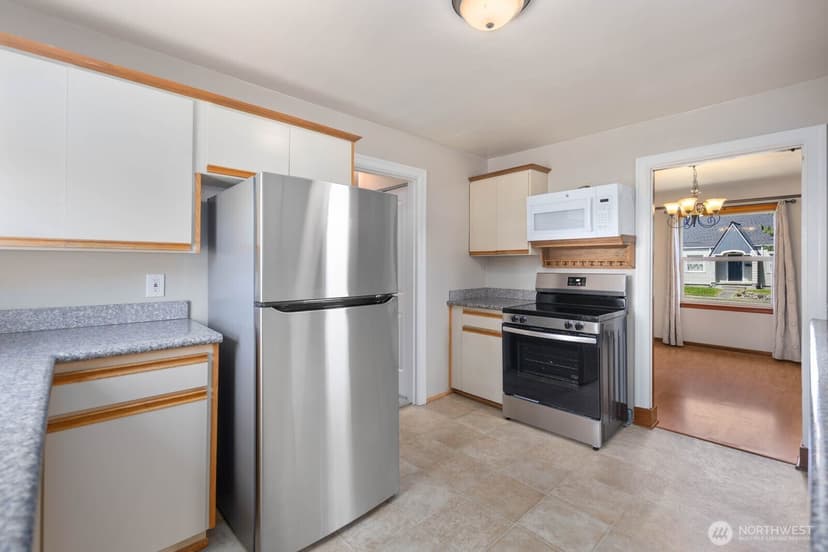 Property photo for 102 S 68th Street, Tacoma photo 13