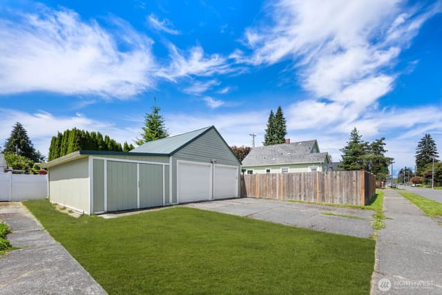 Property photo for 102 S 68th Street, Tacoma photo 2