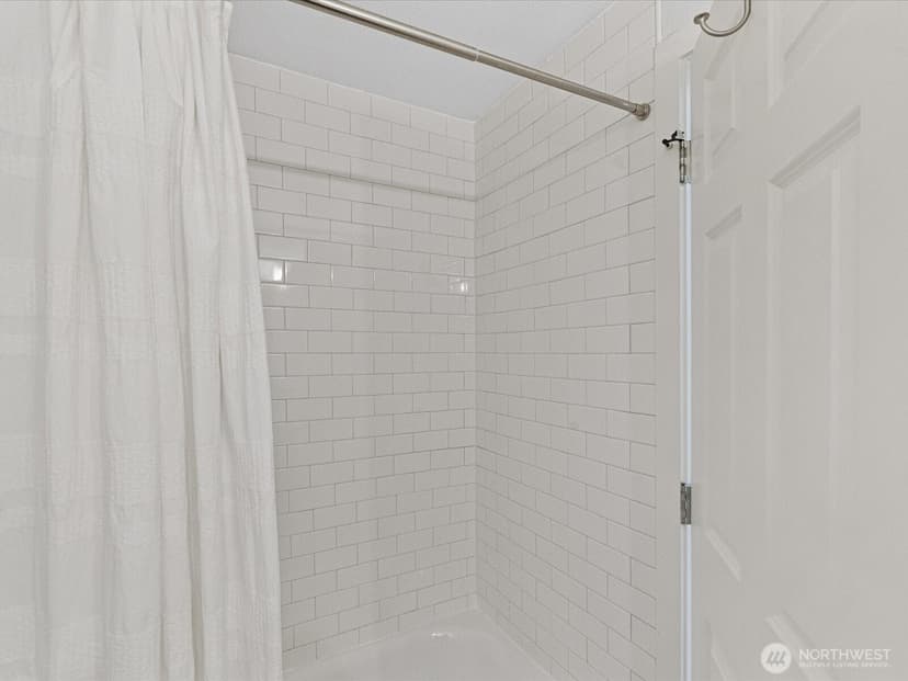 Property photo for 14300 32nd Avenue NE #408, Seattle photo 26