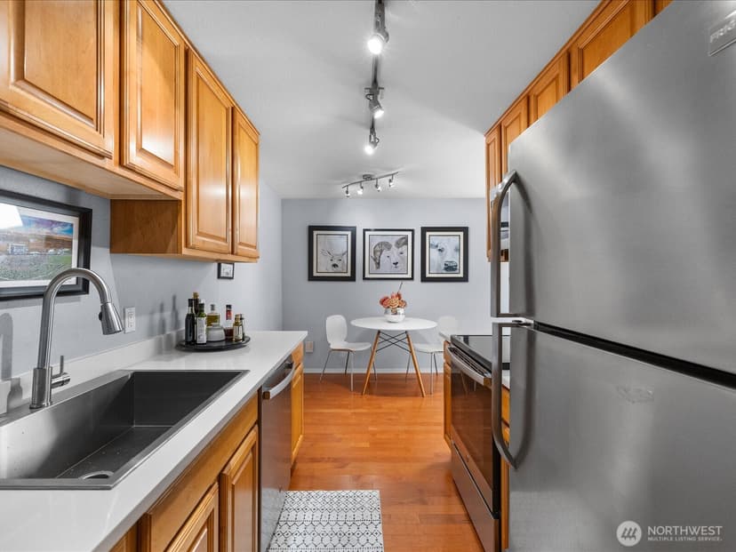 Property photo for 14300 32nd Avenue NE #408, Seattle photo 16