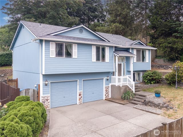 Property photo for 1230 30th Avenue Ct SW, Puyallup photo 2