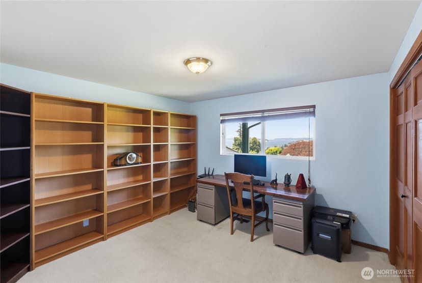 Property photo for 3016 51st Place SW, Everett photo 17