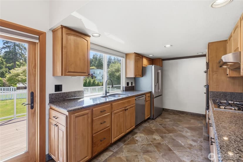 Property photo for 3016 51st Place SW, Everett photo 11