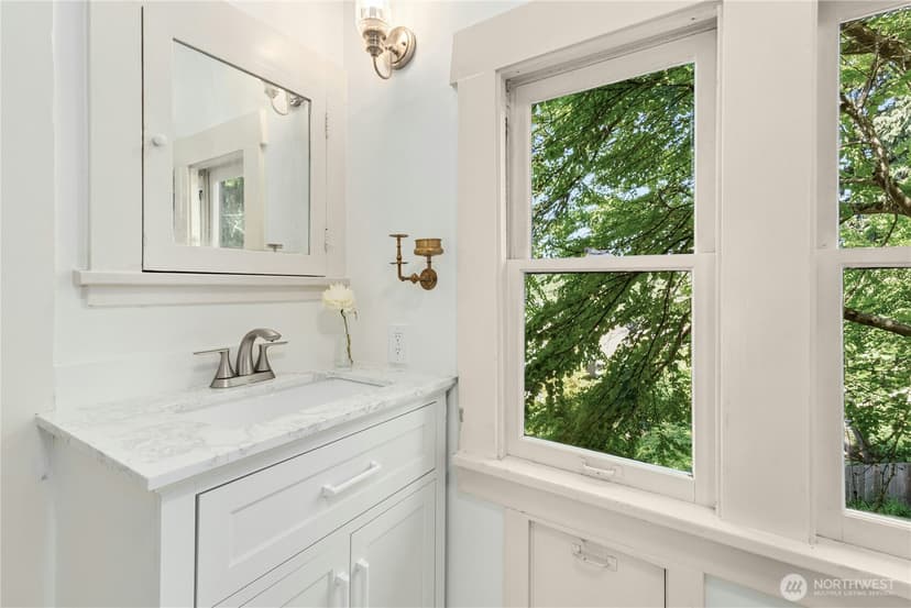 Property photo for 2077 E Howe Street, Seattle photo 17