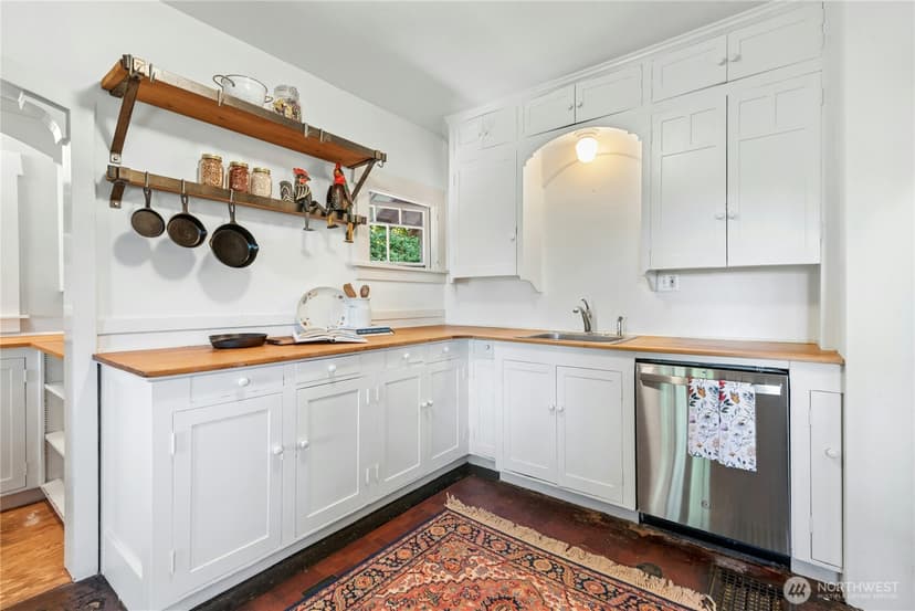 Property photo for 2077 E Howe Street, Seattle photo 11