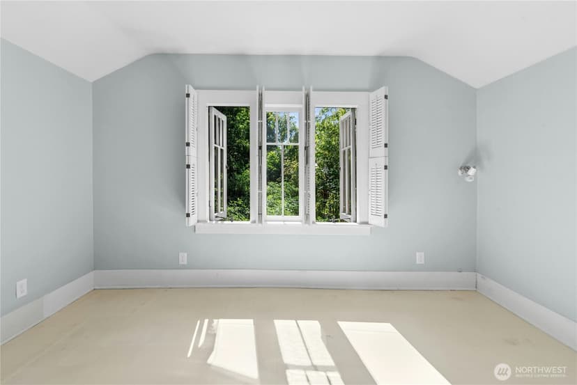 Property photo for 2077 E Howe Street, Seattle photo 19