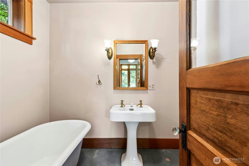 Property photo for 2077 E Howe Street, Seattle photo 23