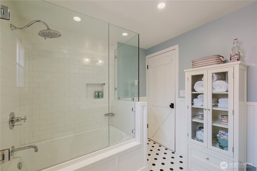Property photo for 3262 Beach Drive E, Port Orchard photo 26