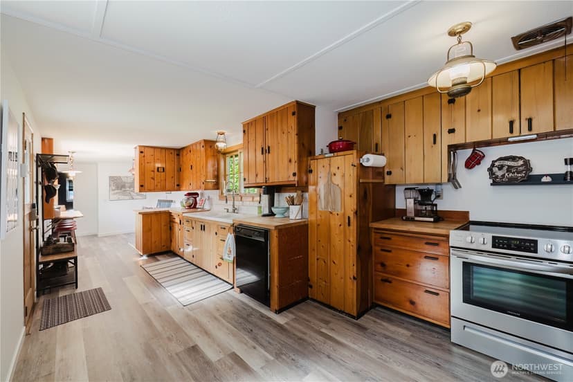 Property photo for 3262 Beach Drive E, Port Orchard photo 15