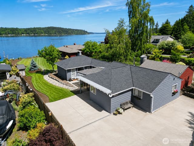 Property photo for 3262 Beach Drive E, Port Orchard photo 2