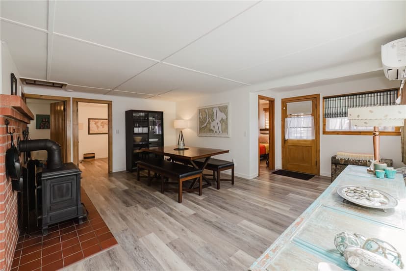 Property photo for 3262 Beach Drive E, Port Orchard photo 11