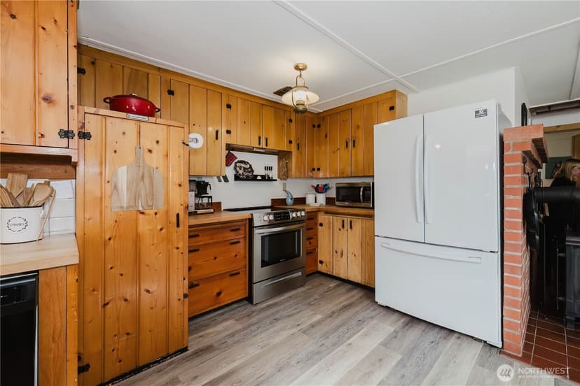 Property photo for 3262 Beach Drive E, Port Orchard photo 14