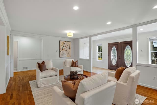 Property photo for 7021 20th Avenue NE, Seattle photo 4