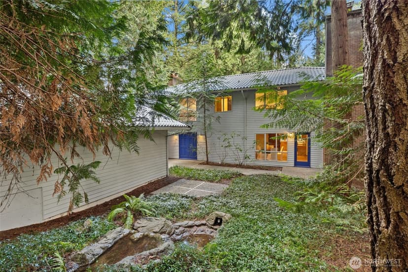 Property photo for 13619 NE 28th Street, Bellevue photo 2