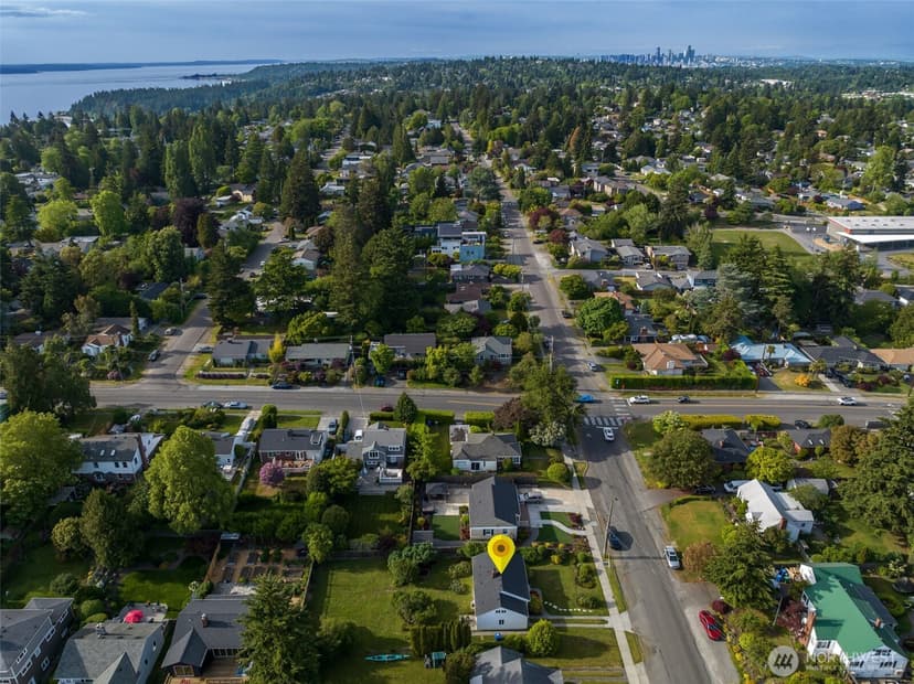 Property photo for 10617 39th Avenue SW, Seattle photo 3